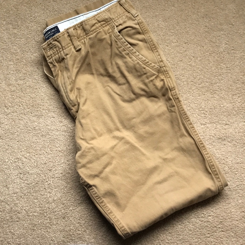 Men’s American Eagle Relaxed Straight khaki pants
